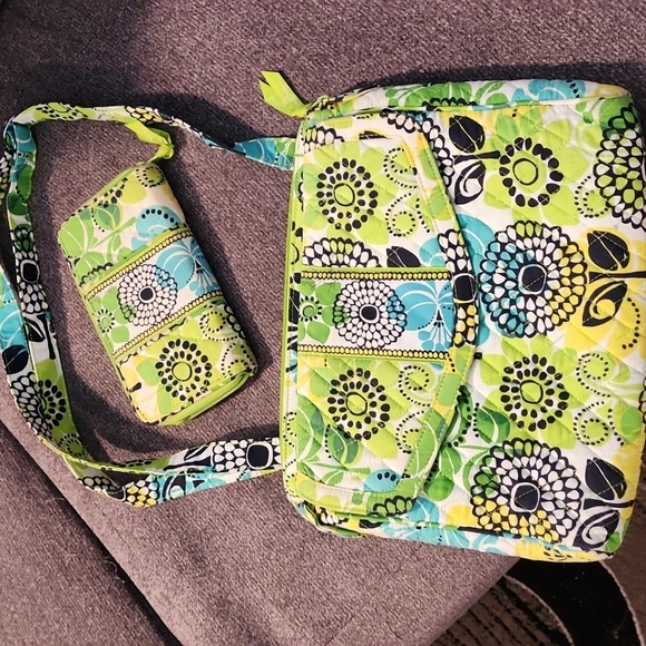Vera Bradley Handbags - Vera Bradley purse with matching wallet